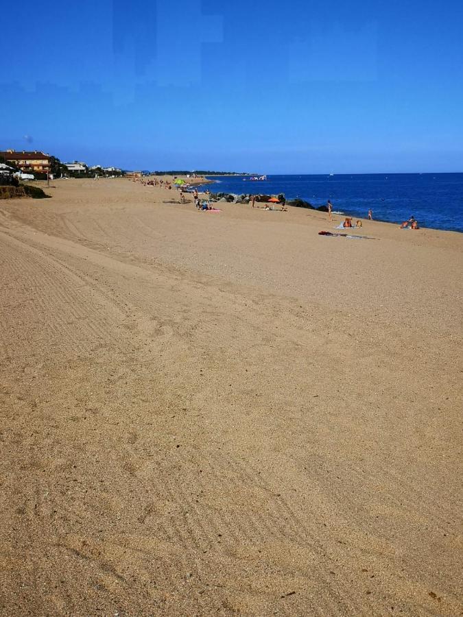 Apartamento Playa Santa Sussana Barcelona سانتا سوزانا المظهر الخارجي الصورة